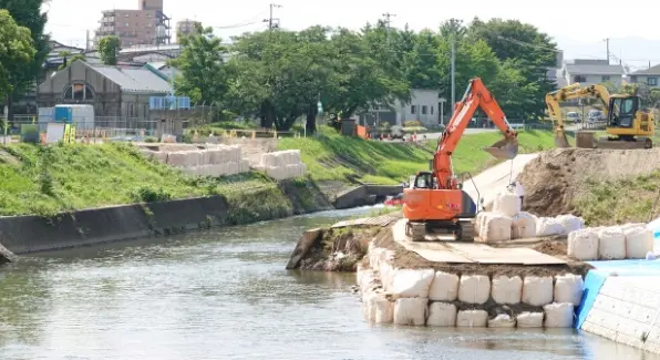 河川工事の様子