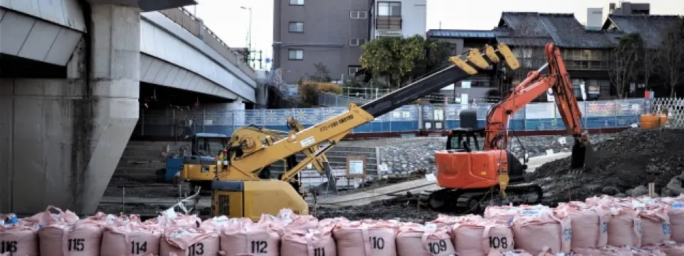 交通規制している様子